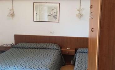 Hotel FLORIDA_dvoulůžkový pokoj s možností 1 přistýlky