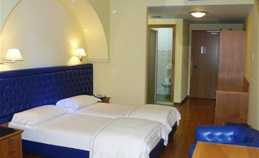 Hotel ALEXANDER_dvoulůžkový pokoj s možností 1 přistýlky
