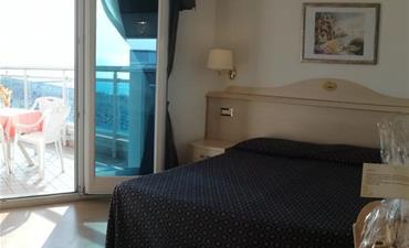 Hotel CARAVELLE_dvoulůžkový pokoj s 1 přistýlkou, výhled moře, balkon