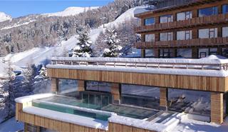 Alpen-Village-Infinity-Pool-Livigno-Hotel (1).jpg